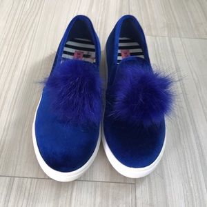 Betsey Johnson Blue Pom Pom shoes size women’s 9